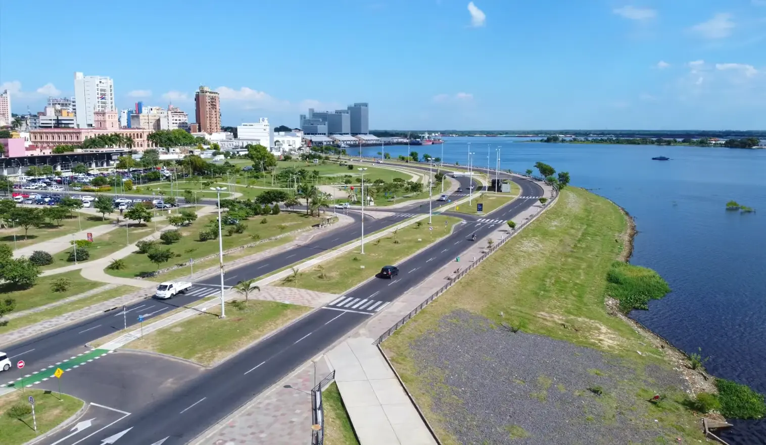Costanera de Asunción junto al río Paraguay